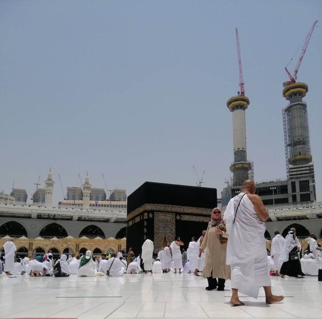 people at the kaaba